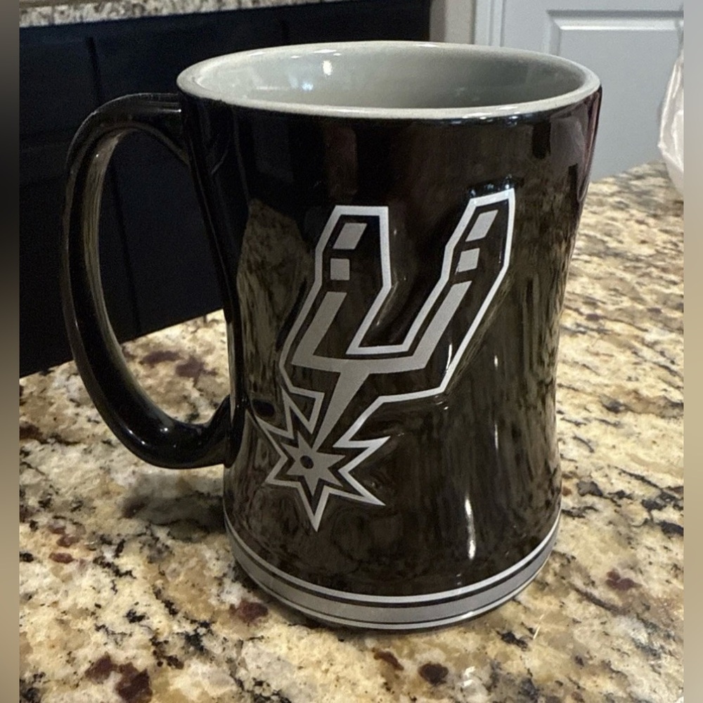 🏀San Antonio Spurs 2017 Boelter Brands NBA Basketball
Sculptured 3-D 14oz Mug🏀